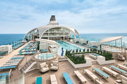 Pooldeck_der_Mein_schiff_relax